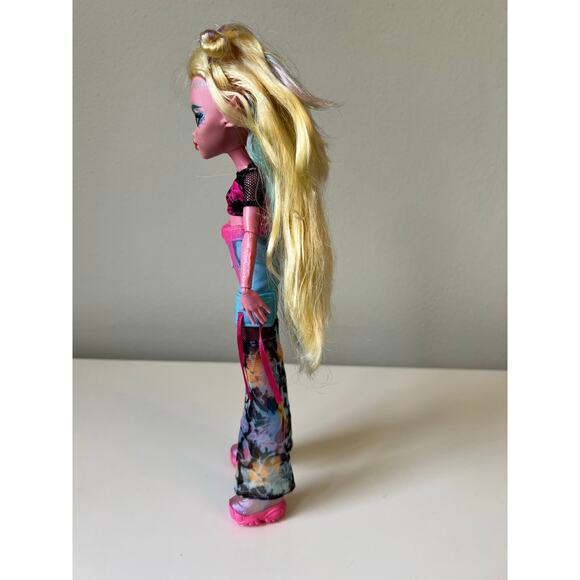 Mattel Monster High Lagoona Blue Fashion Doll Refresh Generation 3 - Picture 2 of 8